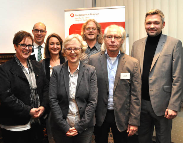 Von links: Irene Peppinghaus, Rainer Schwammborn, Evelyn Wüster, Marita Franssen, Ralf Werheit, Dieter Damps und Oliver Schorz (Quelle: Arbeitsagentur).