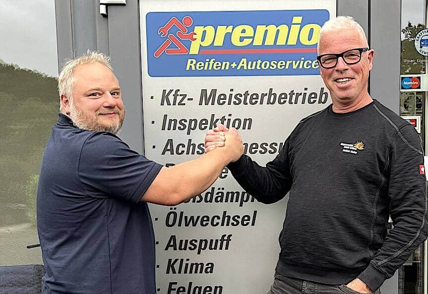 Markus Rinscheid und Volker Kuhn beim Premio Autoservice Wiehl.