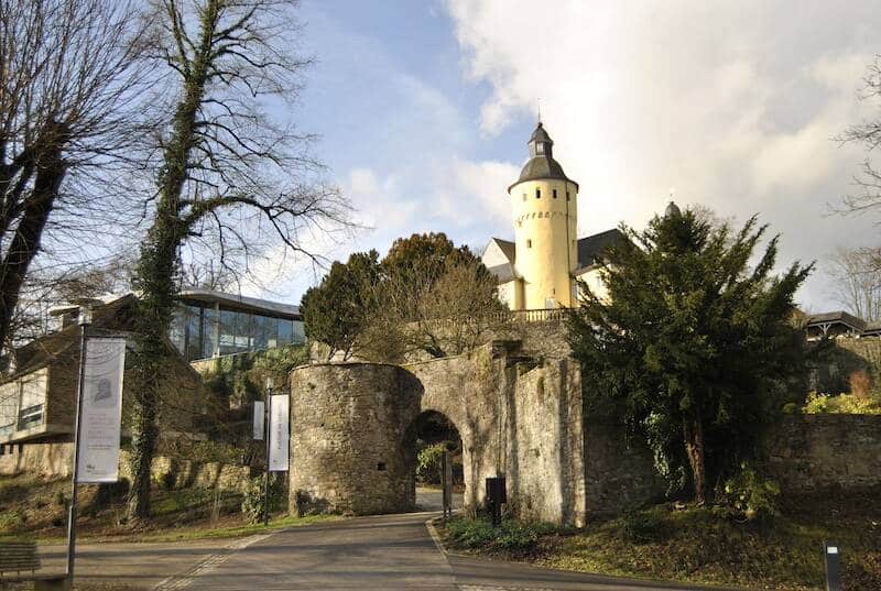 Am 16. März 2025 und am Ostersonntag dürfen sich Familien auf ein unvergessliches Erlebnis im Schloss Homburg freuen.